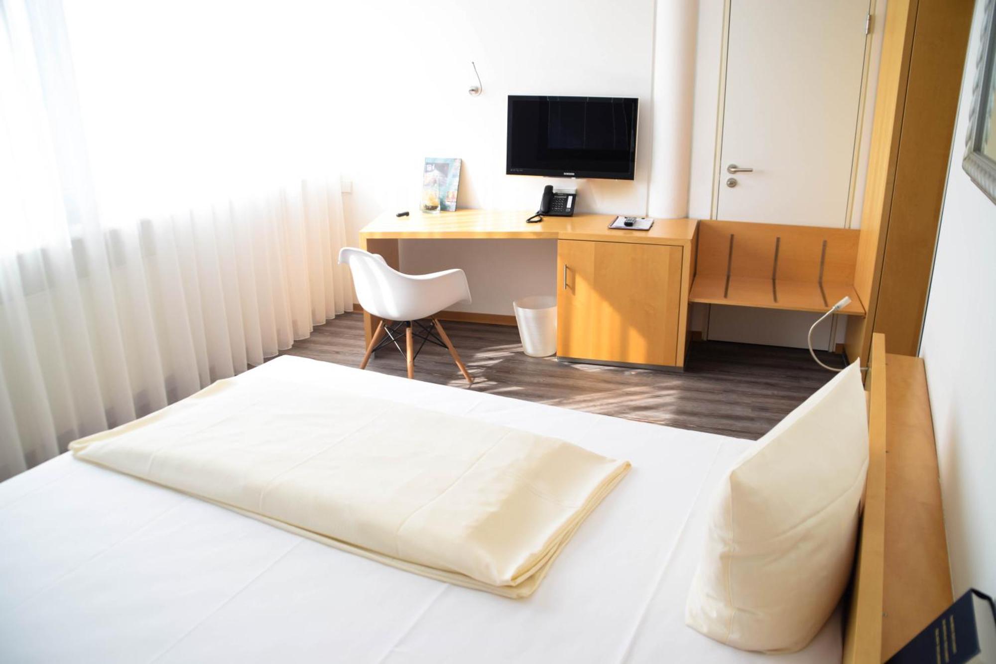 Cristall Hotel Waghäusel Room photo